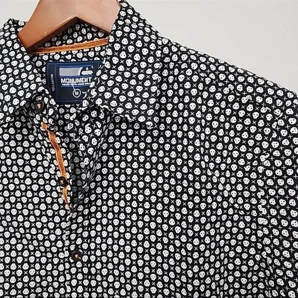 Men’s Monument Skull gothic Halloween shirt - Picture 2 of 4